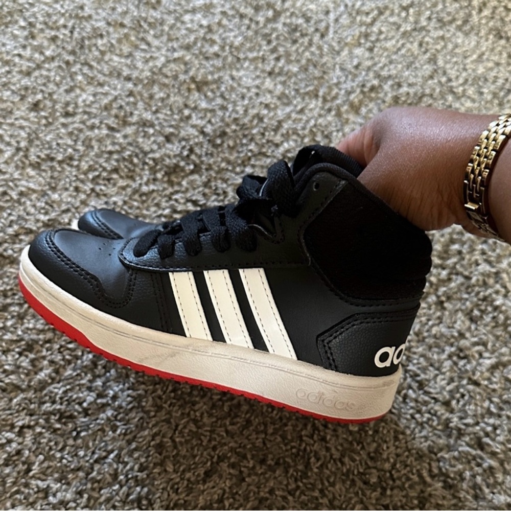 Boys Adidas - Picture 3 of 9